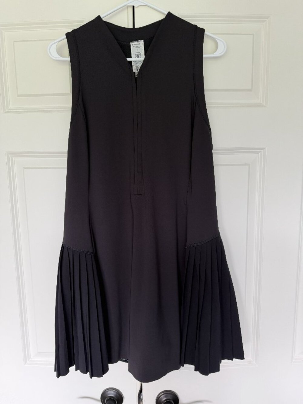 Athleta Black Sleeveless Pleated Tennis Dress | Size Large